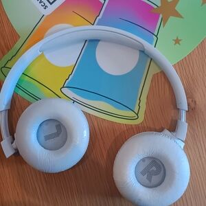 JBL Headphones 670nc snow white